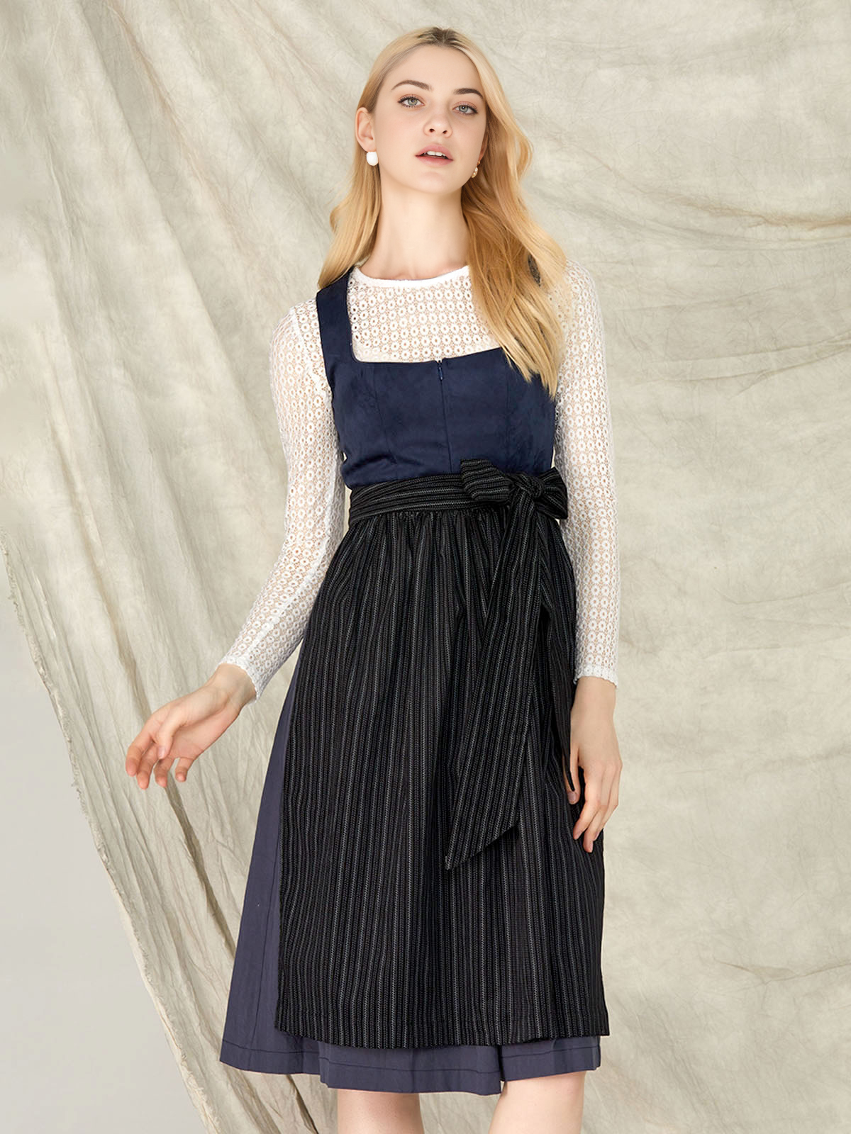Elegantes einfarbiges Dirndl in Blau