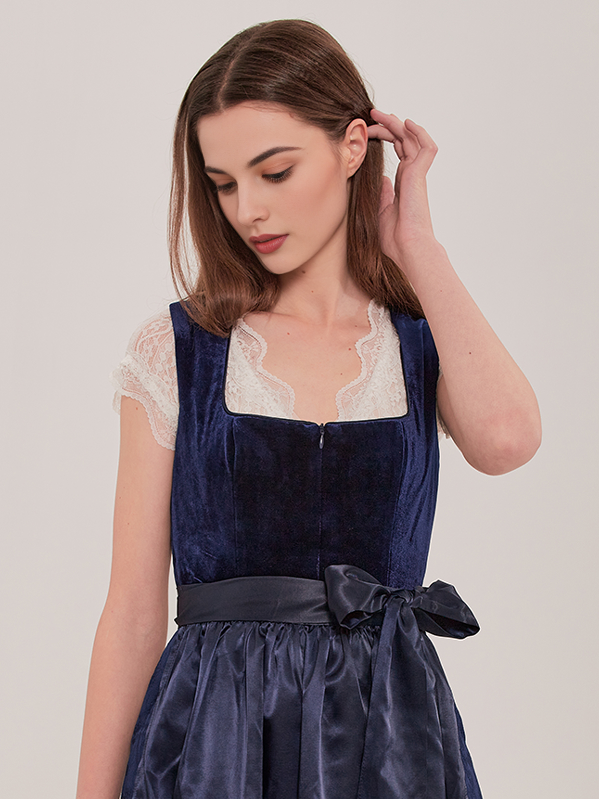 Alpenglanz Dirndl Grün mit Bluse