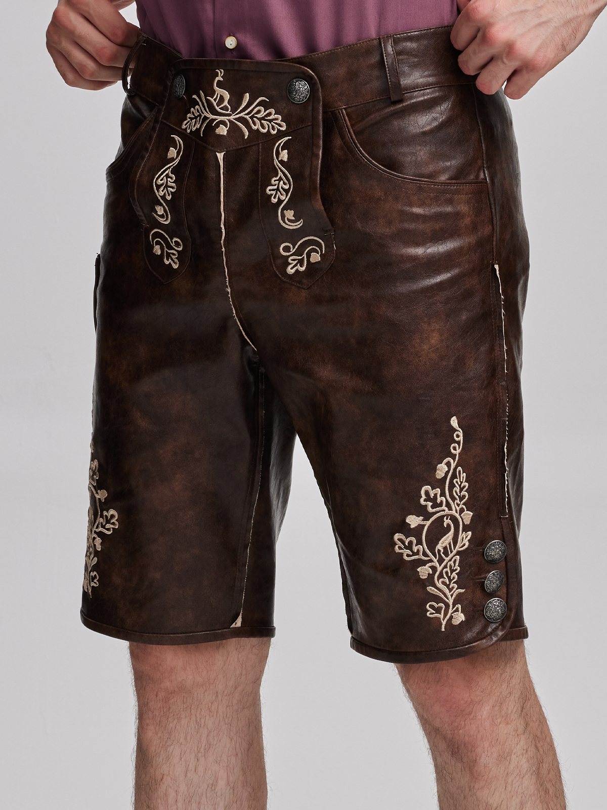 Traditionelles Dirndl in Braun