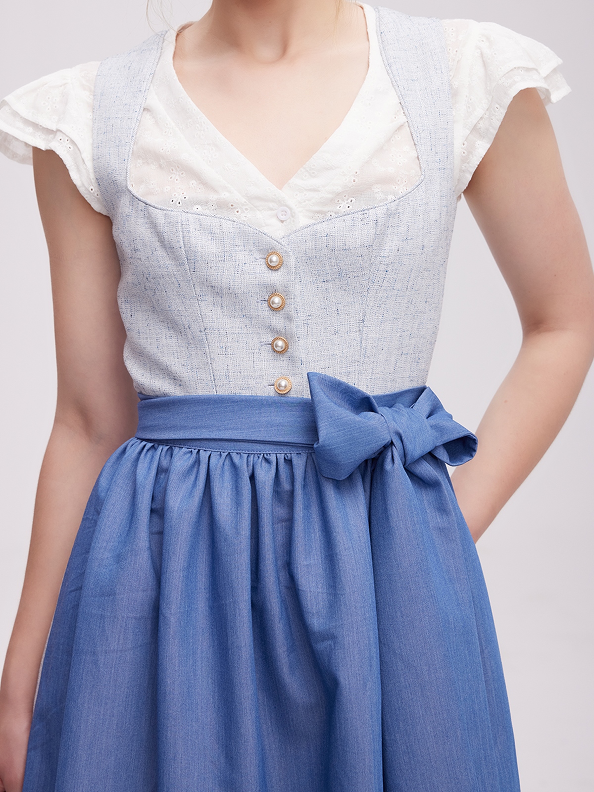 Dirndl Grau Samt in eleganter Ausführung