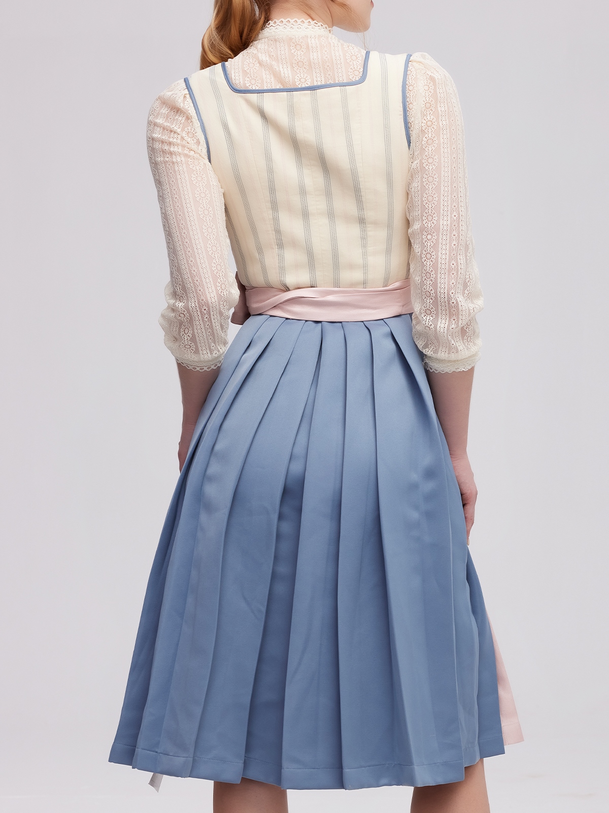 Dirndl in Beige – ein zeitloser Klassiker