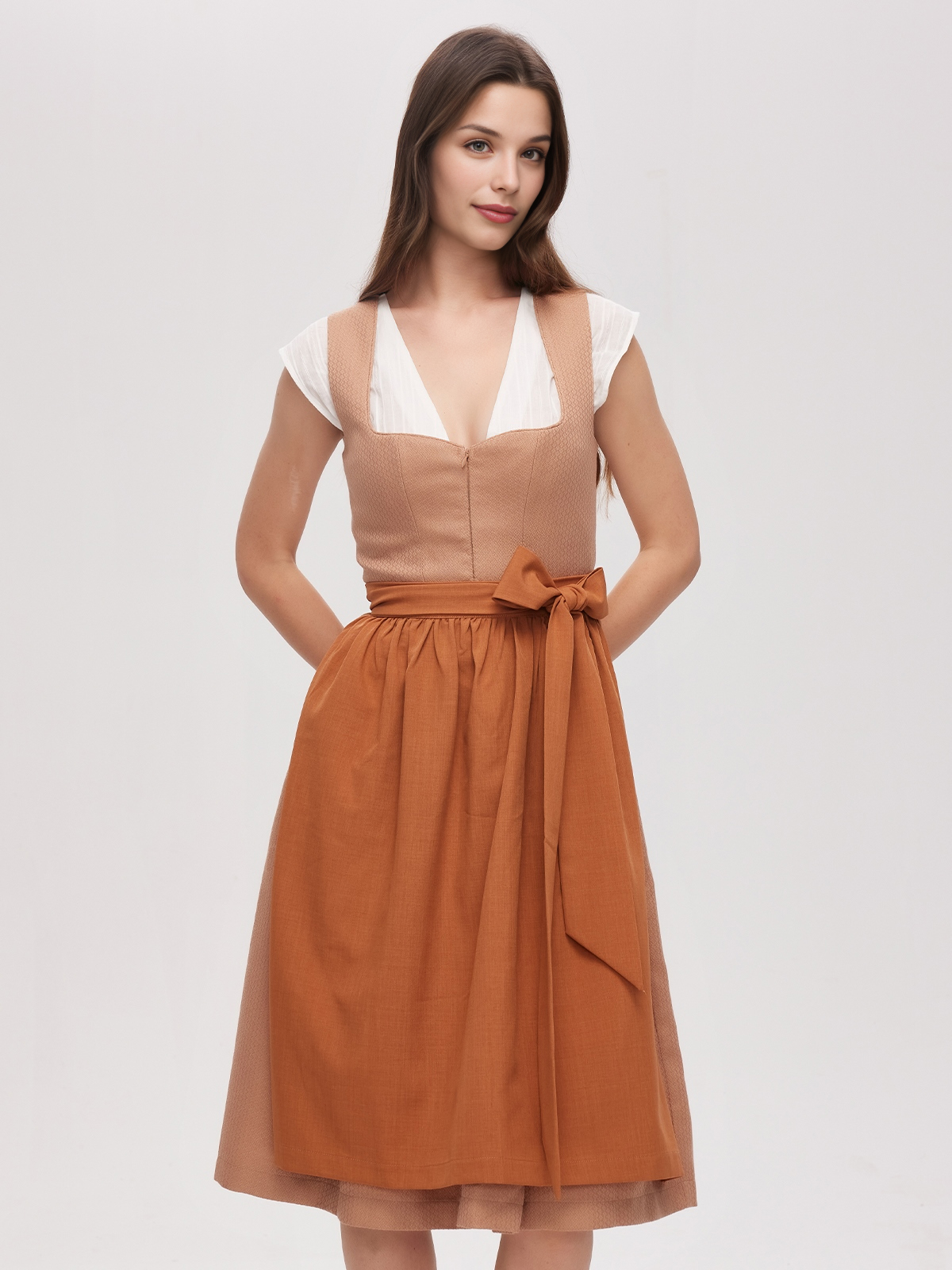 Dirndl Langarm in Braun – zeitlose Eleganz