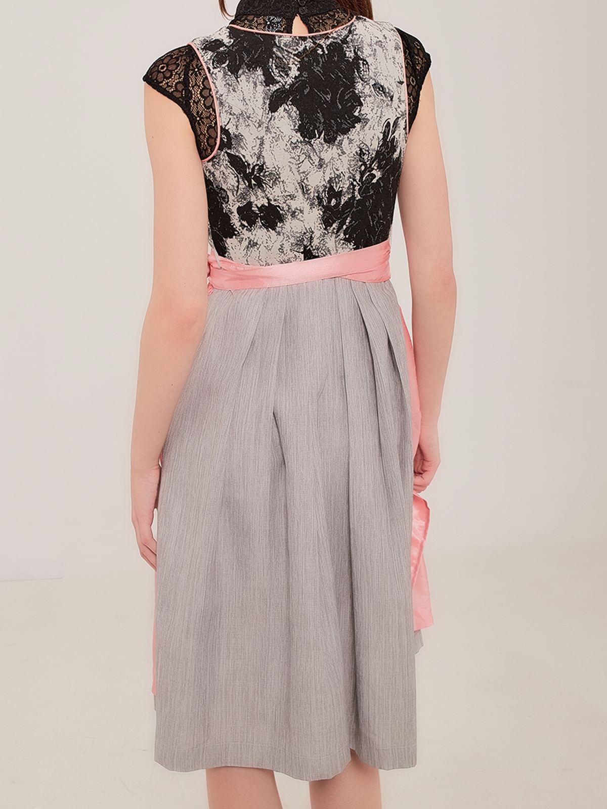 Dunkelblaues Samt-Dirndl