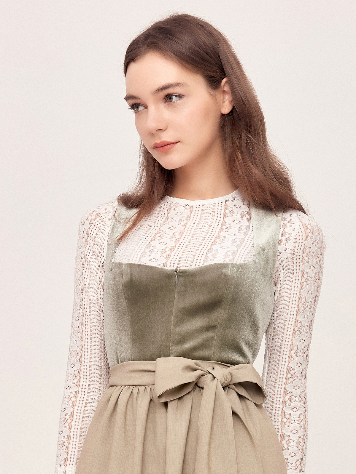 Dirndl in Grün – ein harmonischer Kontrast zum Blau