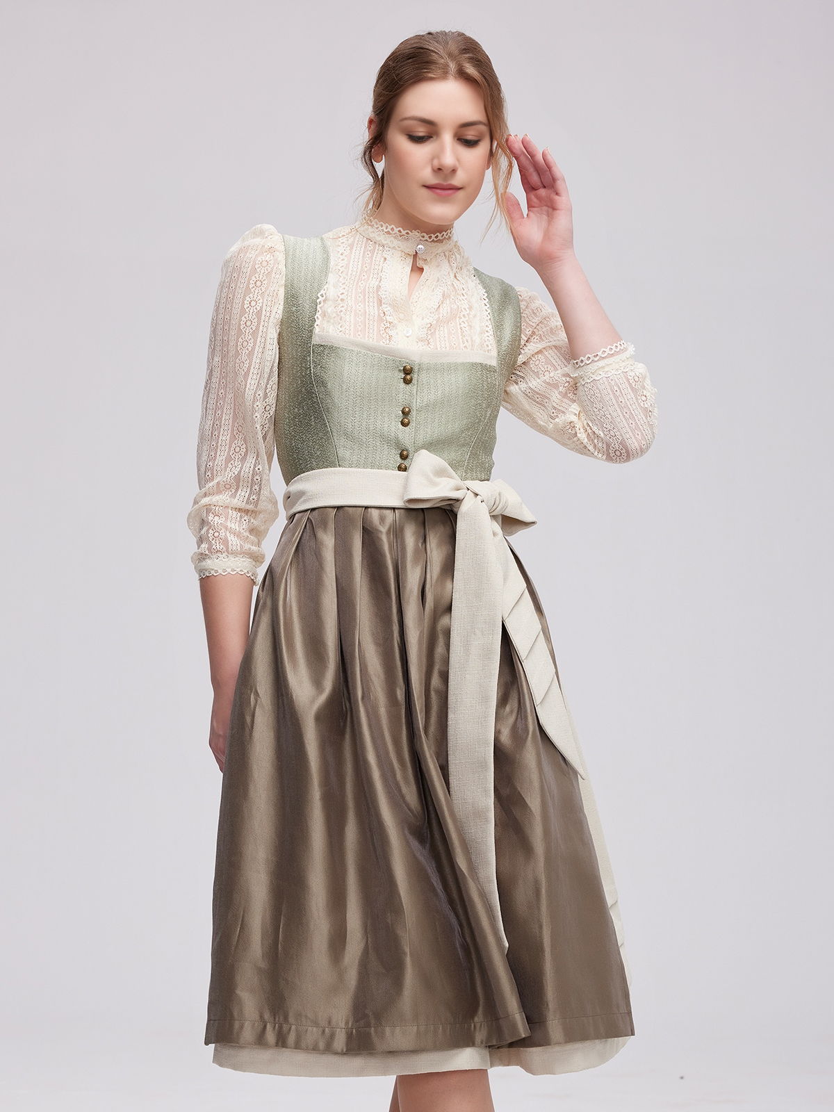 Elegantes grünes Dirndl