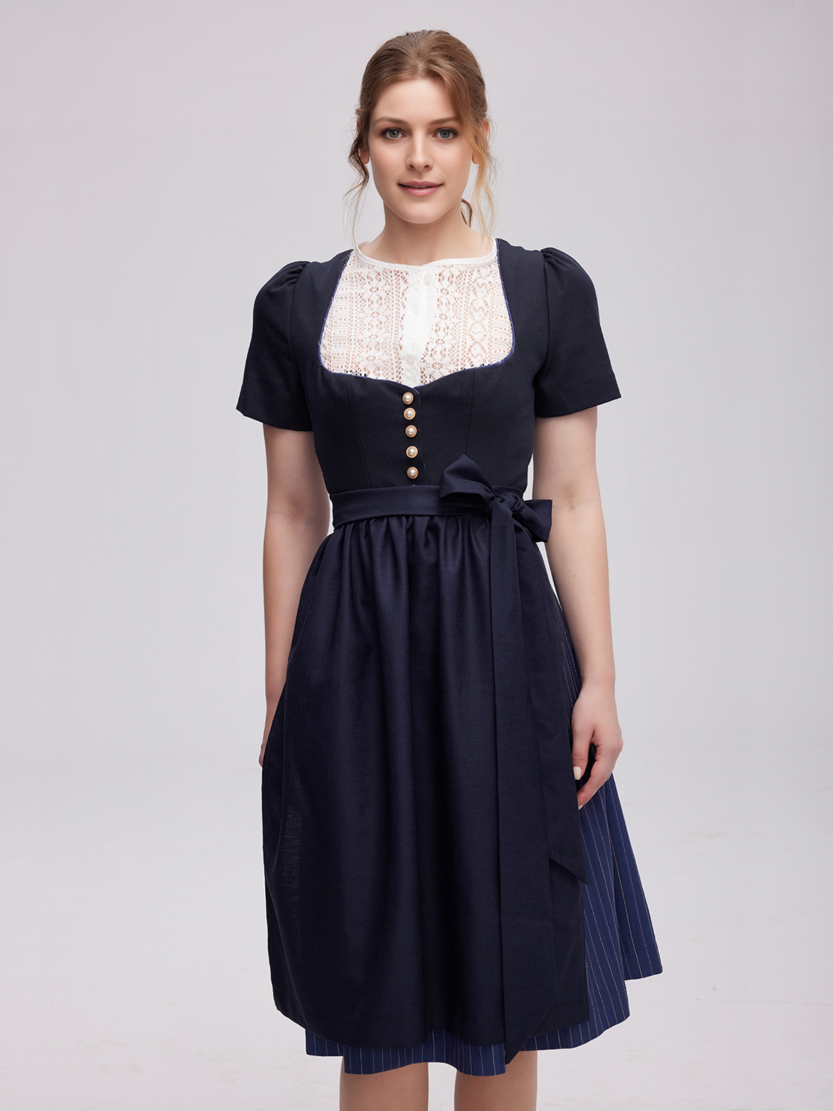 Einfarbiges Dirndl in Blau