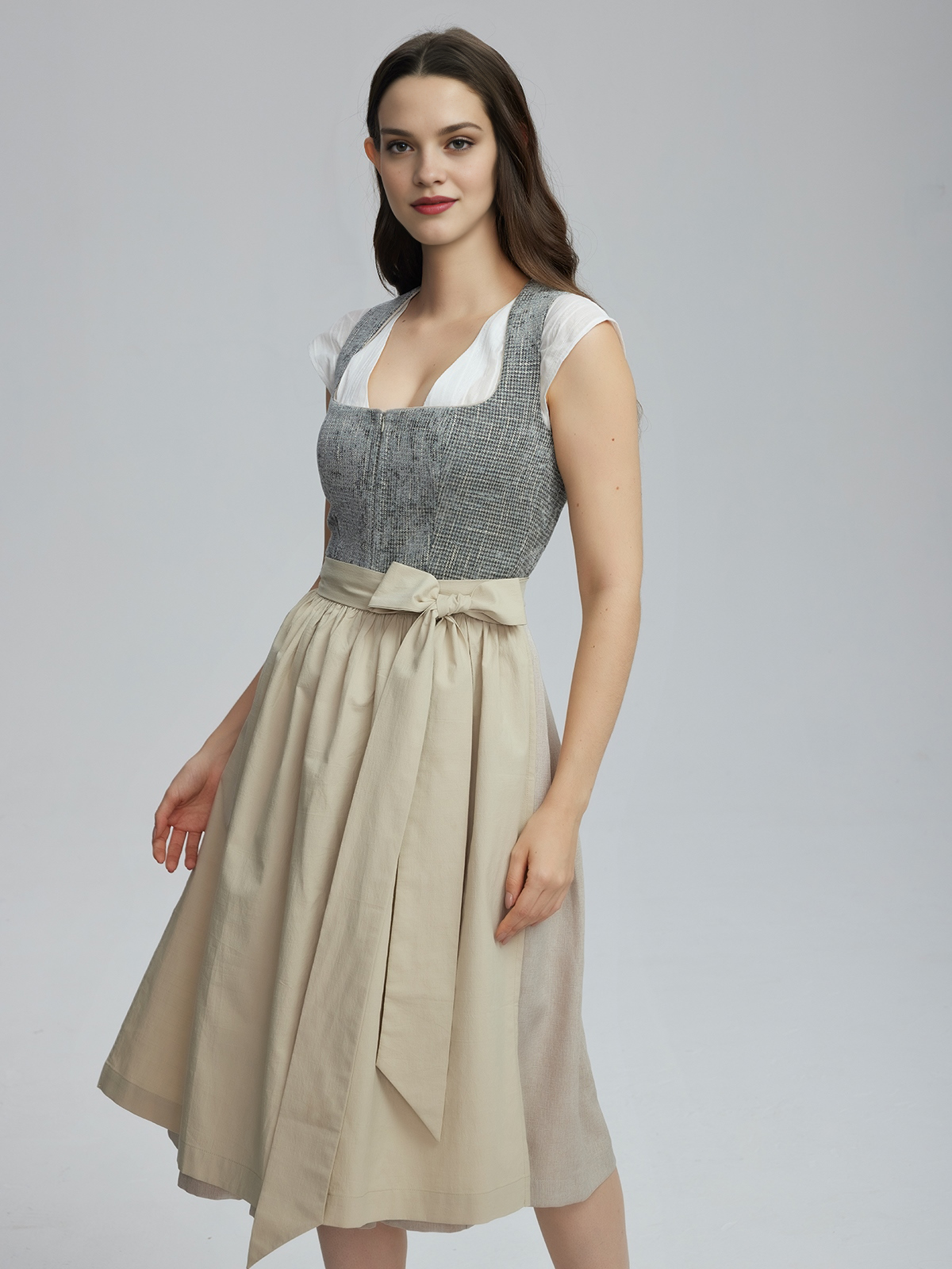 Reduziertes Dirndl in Grün