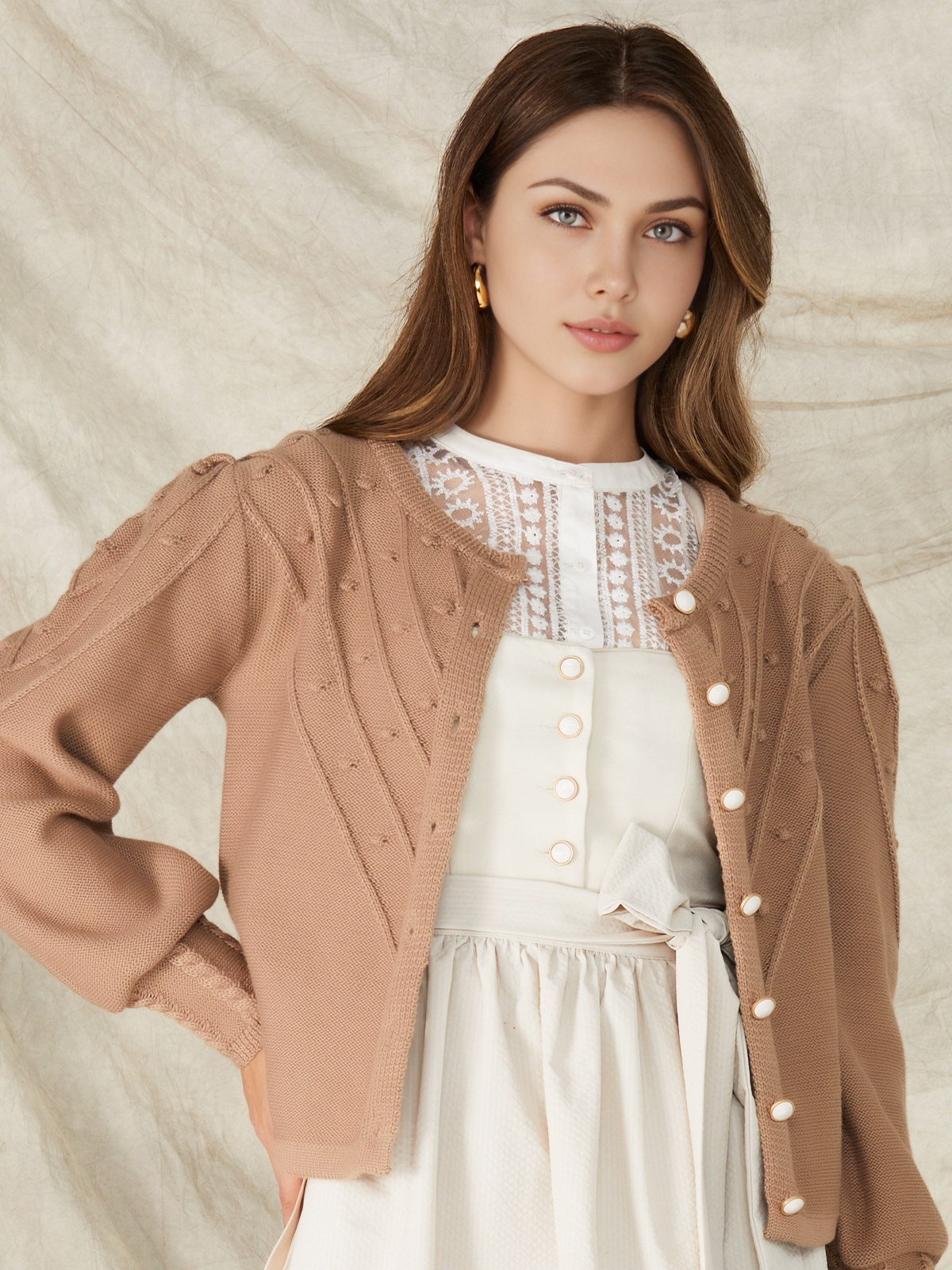 Dirndl samt blau mit Strickjacke