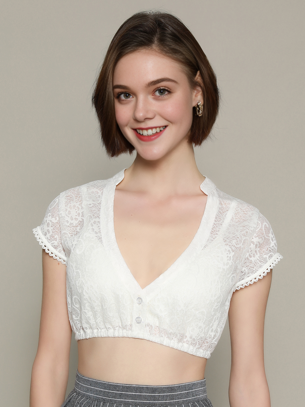 Dirndl in Weinrot Samt mit weißer Bluse