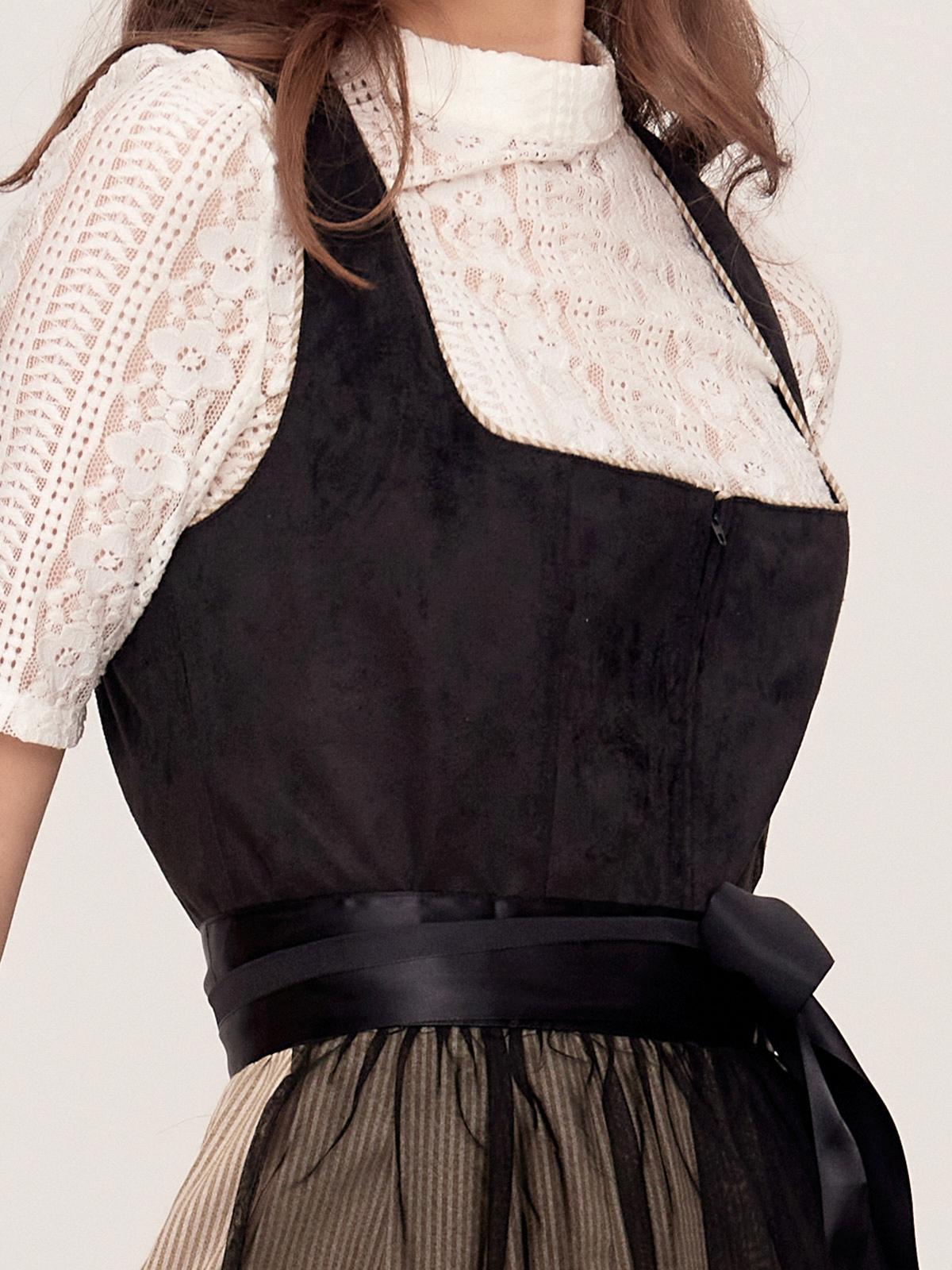 Dirndl Blau – Eleganz und Tradition