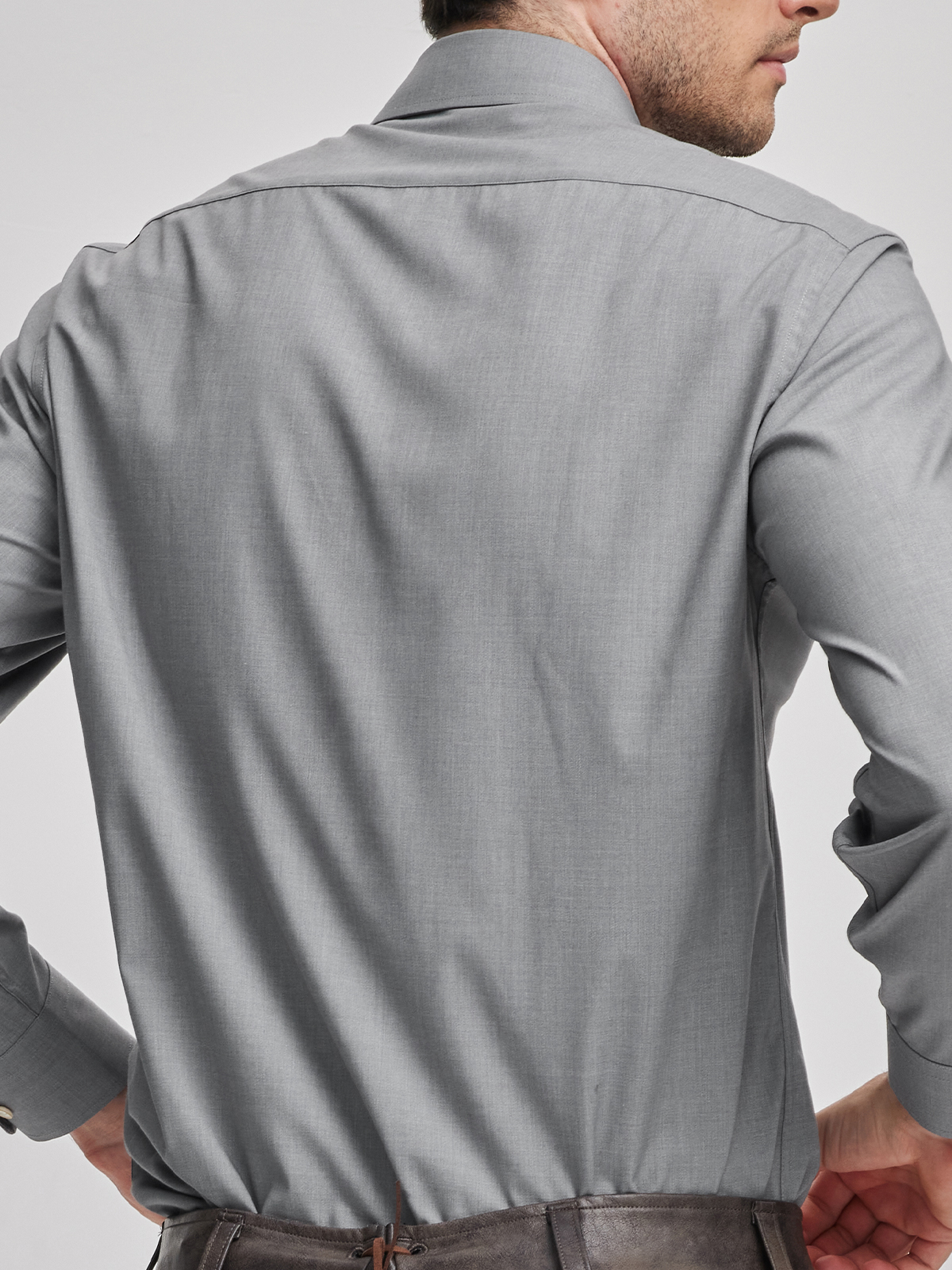 Dirndl in Grau – stilvolle Eleganz