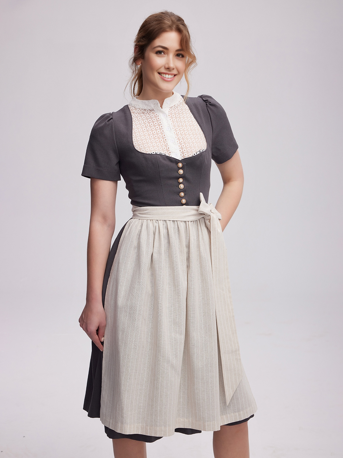 Dirndl in Grau und Hellblau