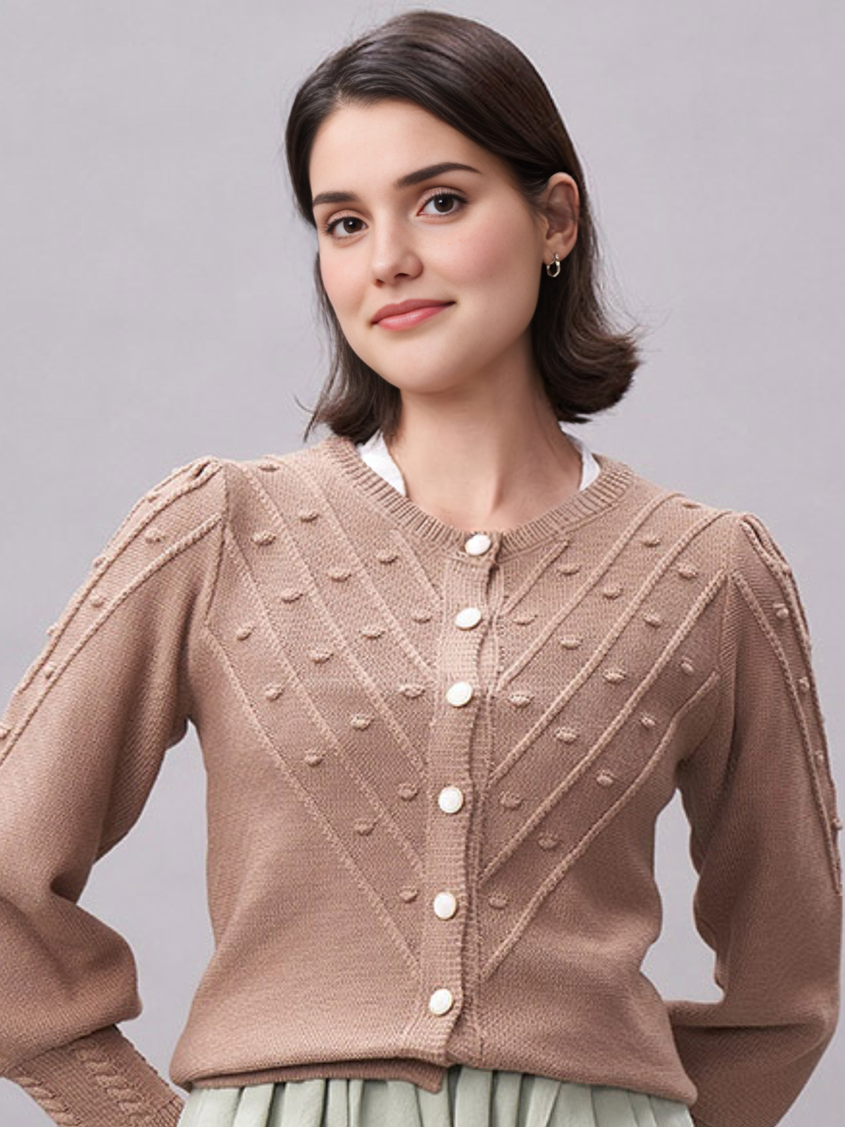 Ein modernes braunes Dirndl mit raffinierten Details