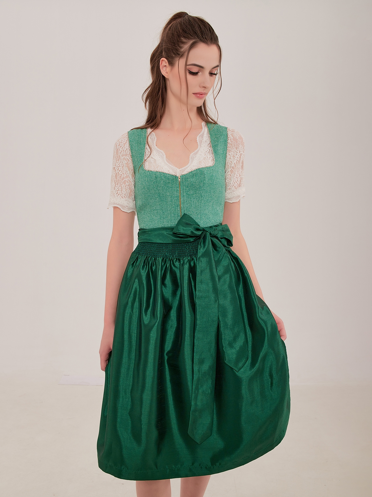 Schwarz Blaues Dirndl