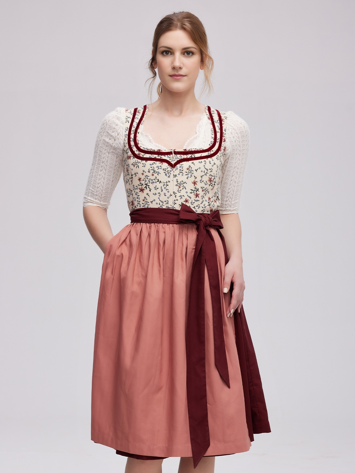 Dirndl Schwarz Mini in eleganter Ausführung