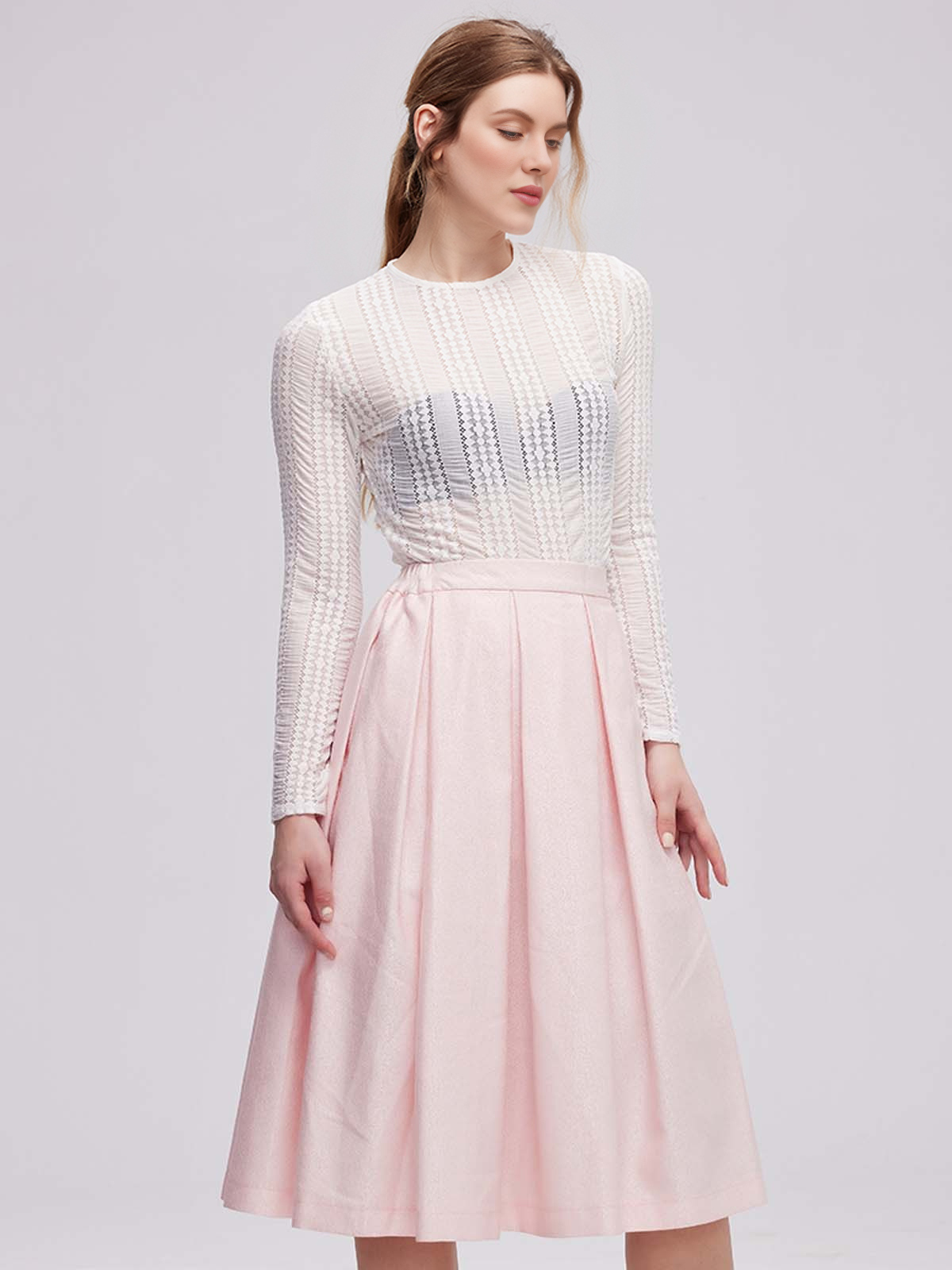Ein elegantes rosa Samt-Dirndl mit modernen Details