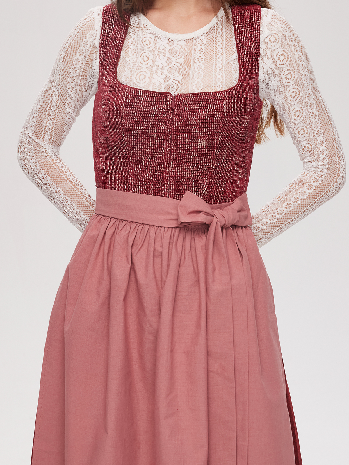 Dirndl in Rot – Ein moderner Klassiker