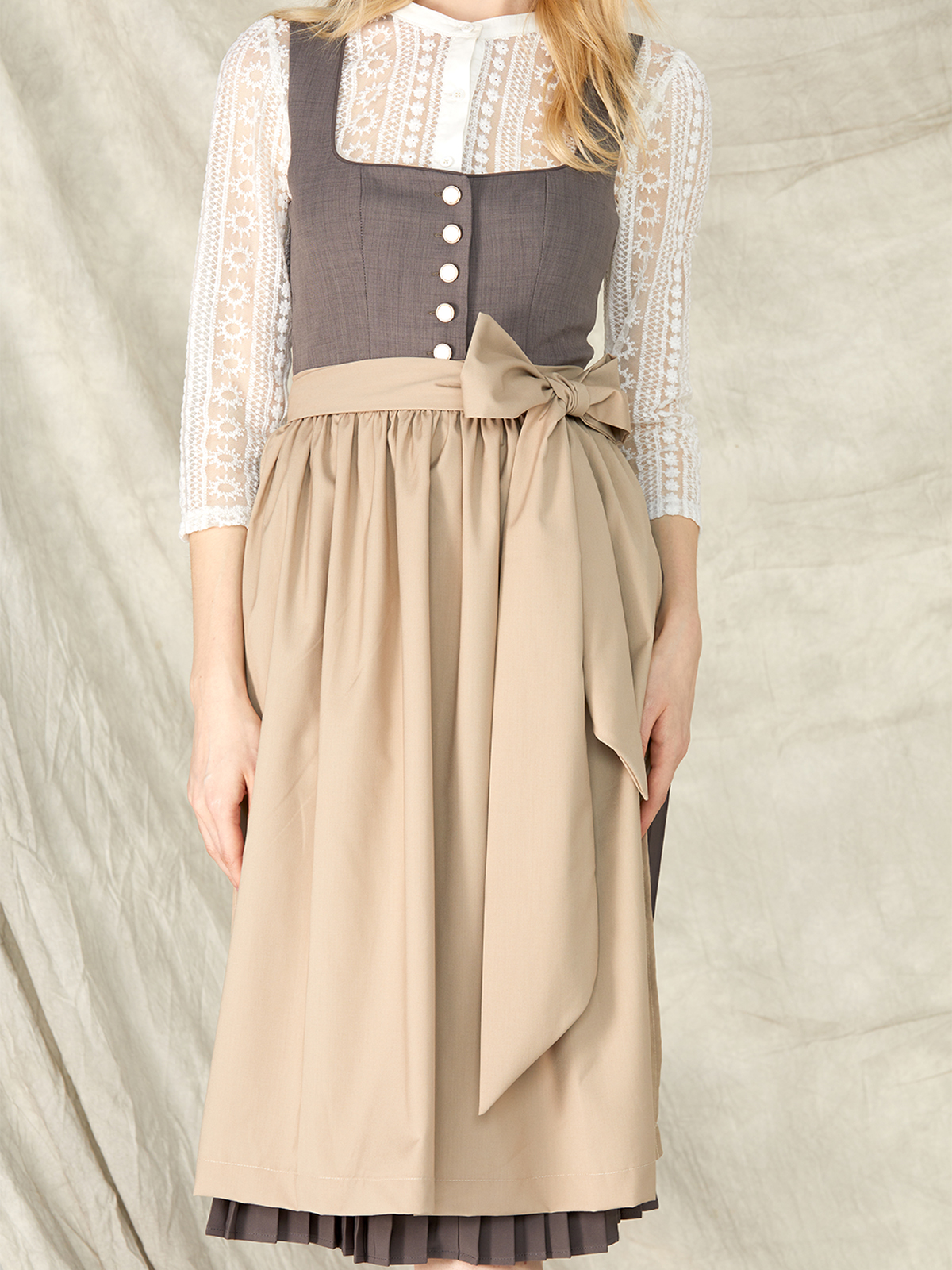Modernes einfarbiges Dirndl in Grau