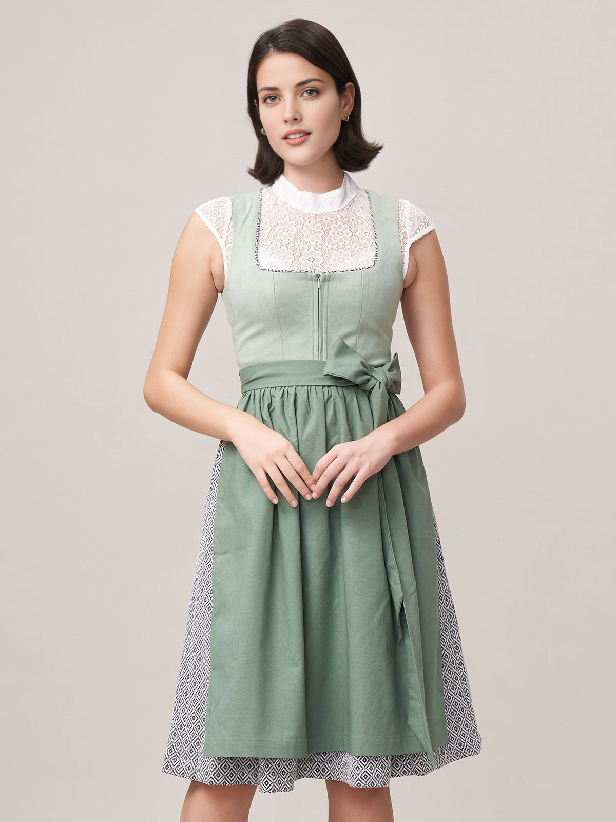Ein dunkelgrünes Dirndl mit herzförmigem Ausschnitt, perfekt für festliche Anlässe