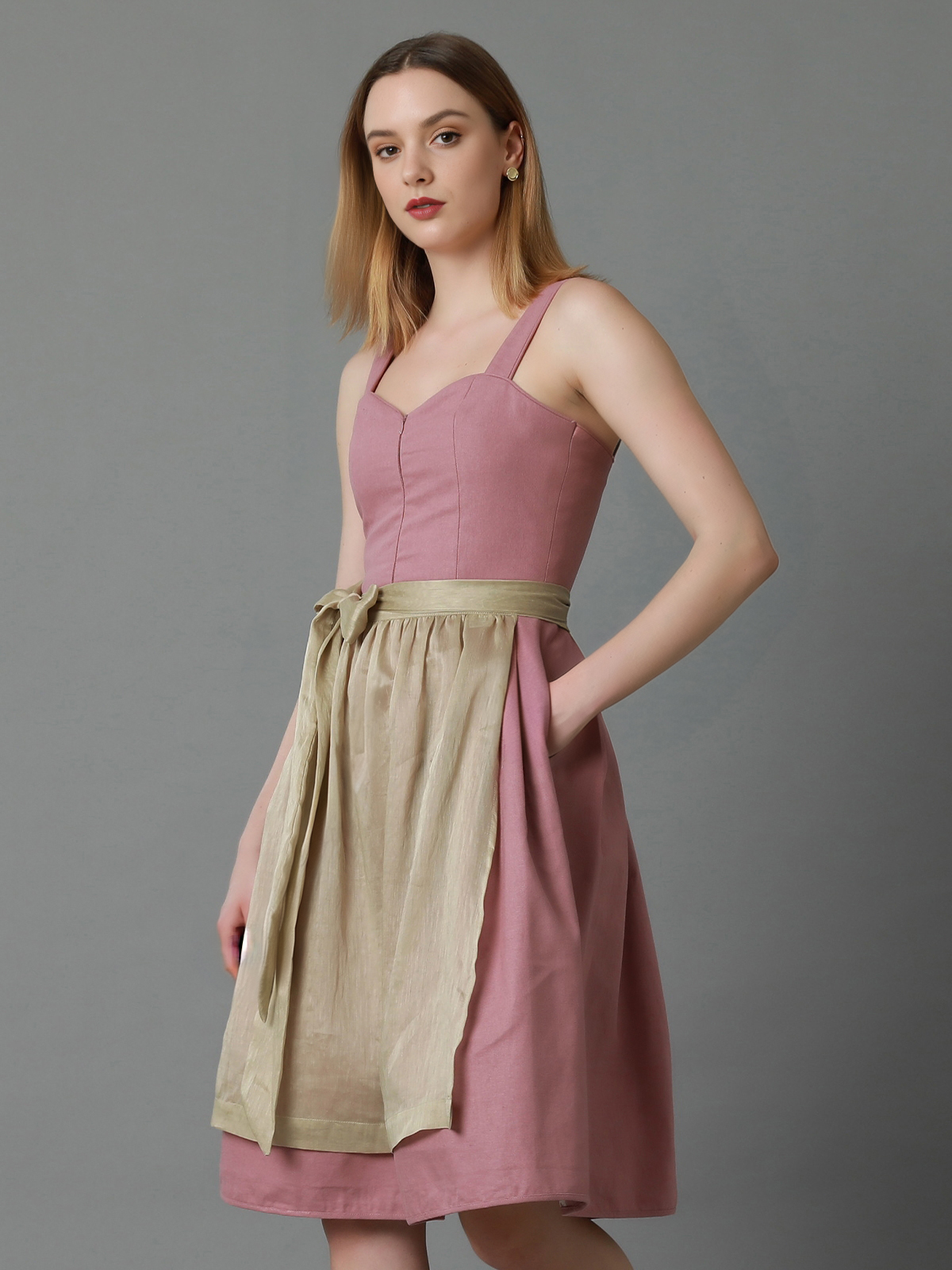 Dirndl in Rosa mit modernem Touch