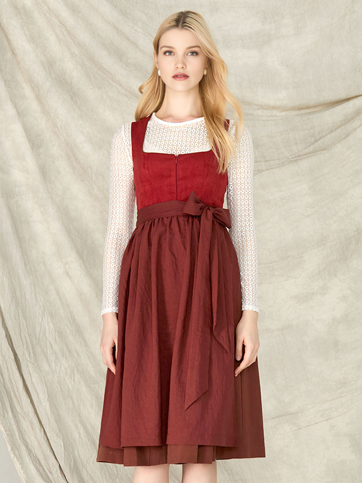 Dirndl in Rot mit samtigem Glanz