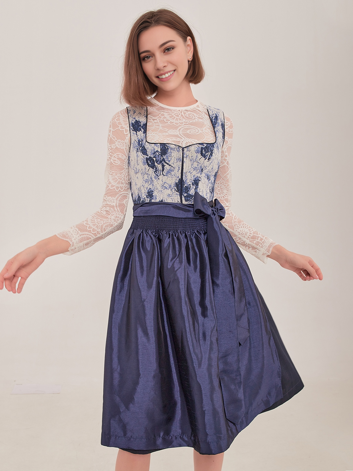 Dirndl in Grau und Schwarz