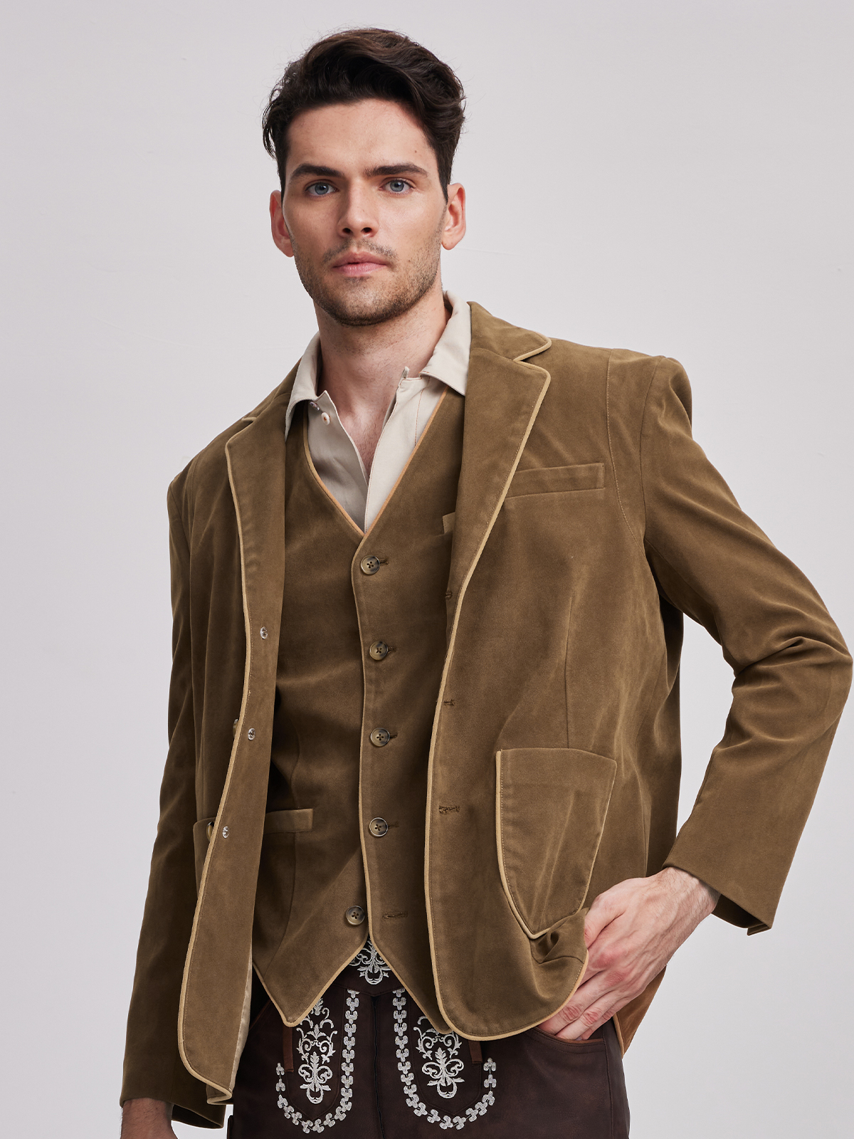 Grau Dirndl in eleganter Ausführung