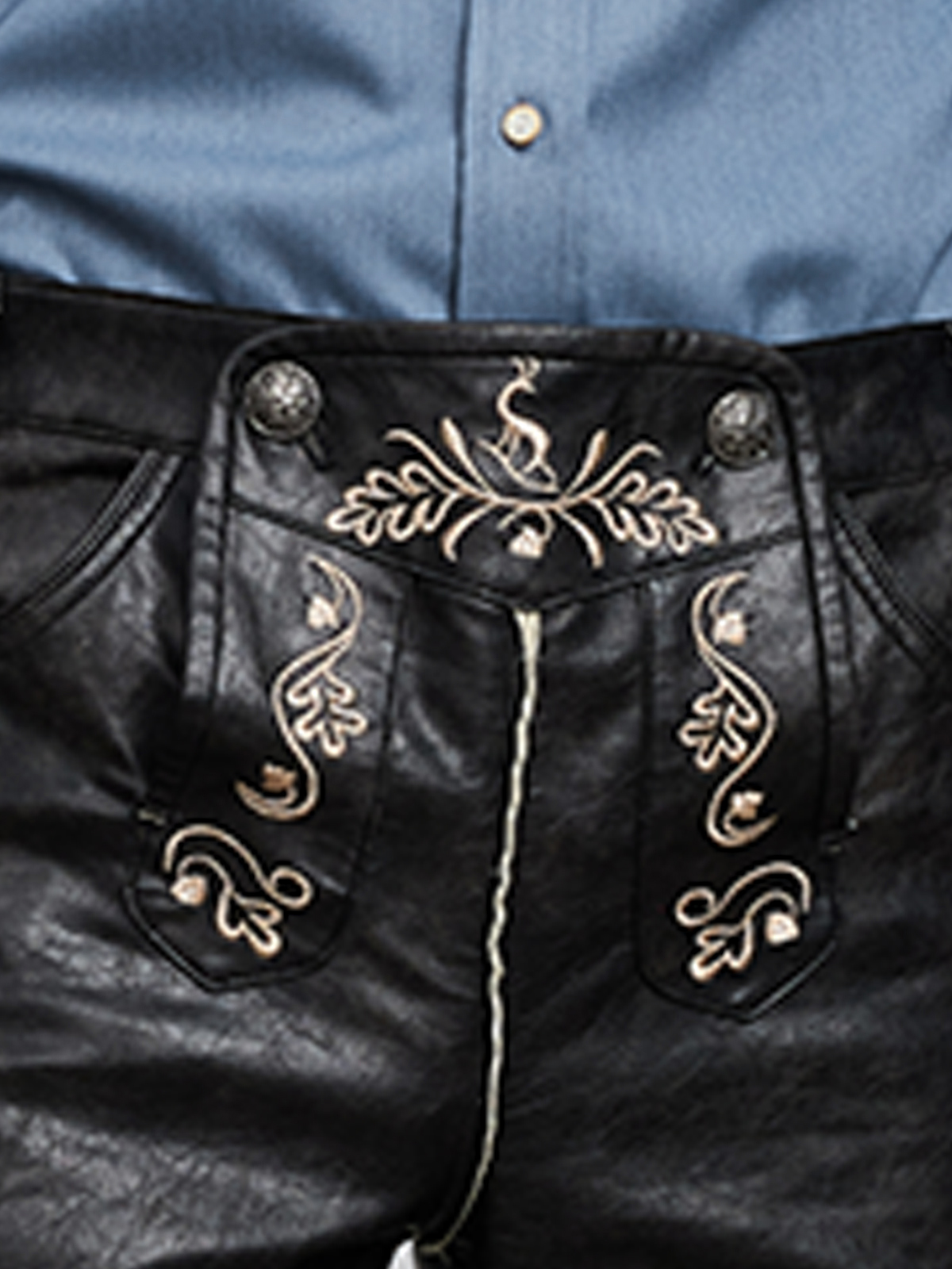 Braunes Lederhosen-Outfit mit Dirndl