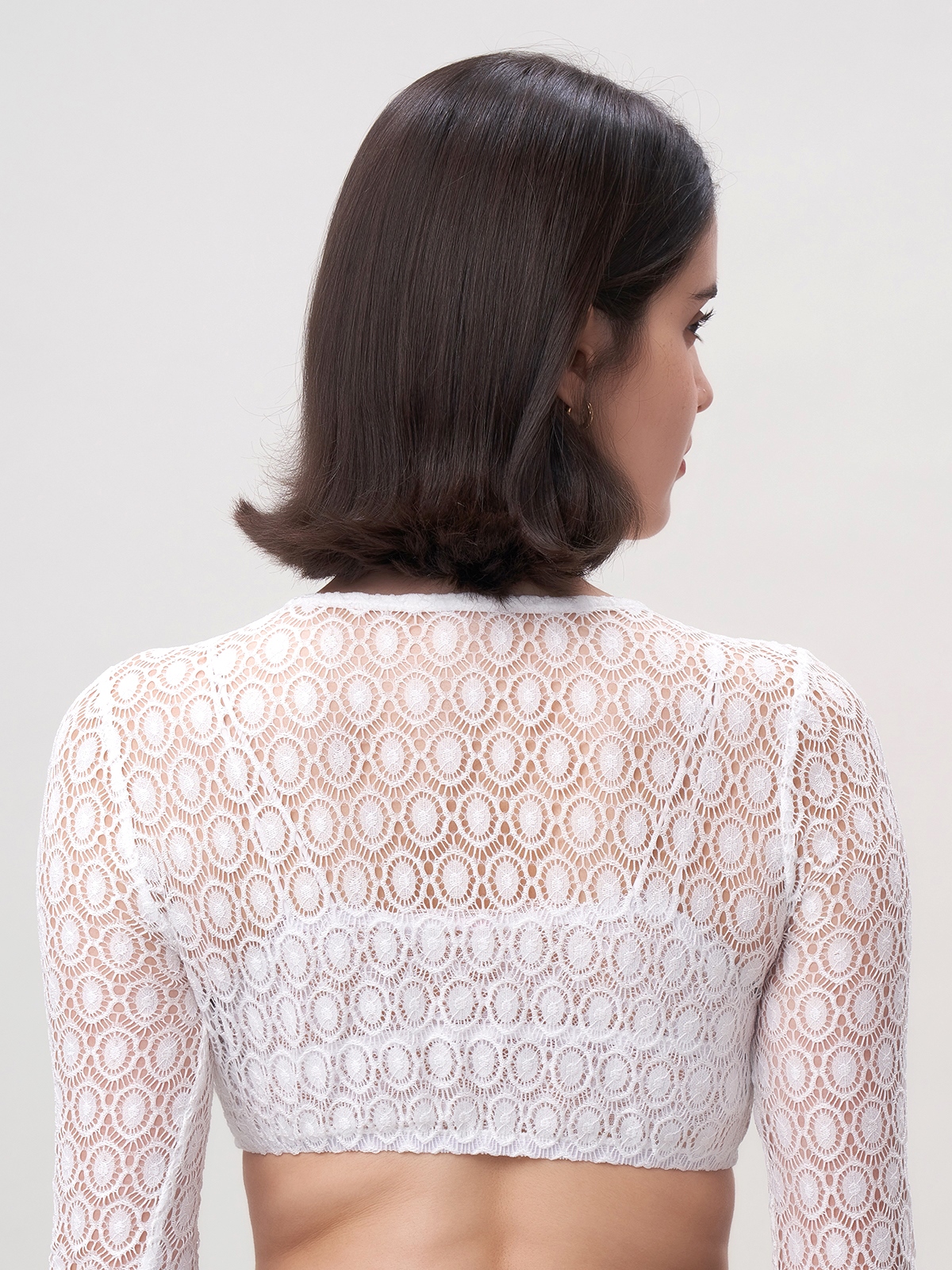 Elegantes weißes Dirndl mit Spitzenbluse