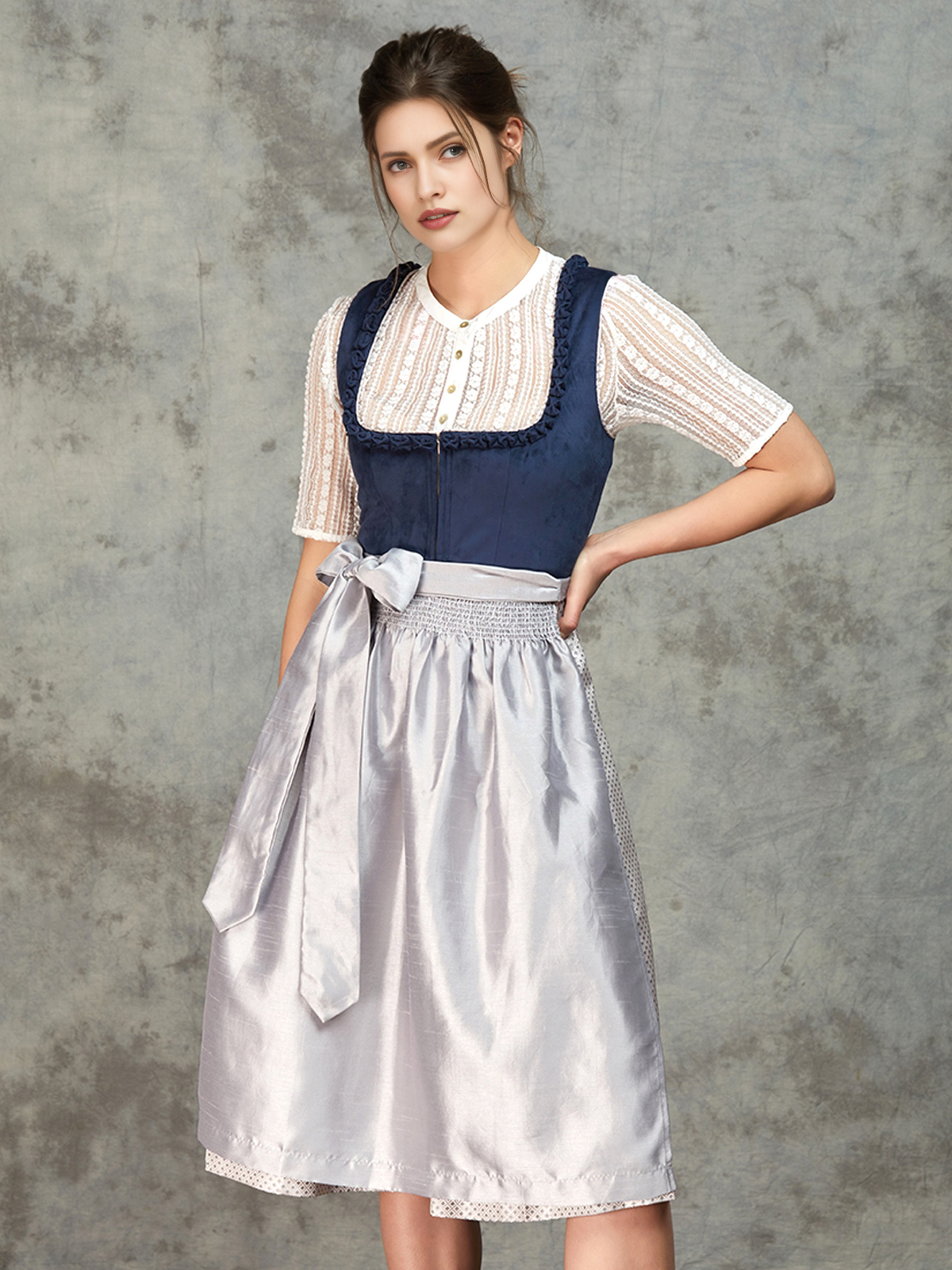 Modernes Dirndl in Blau