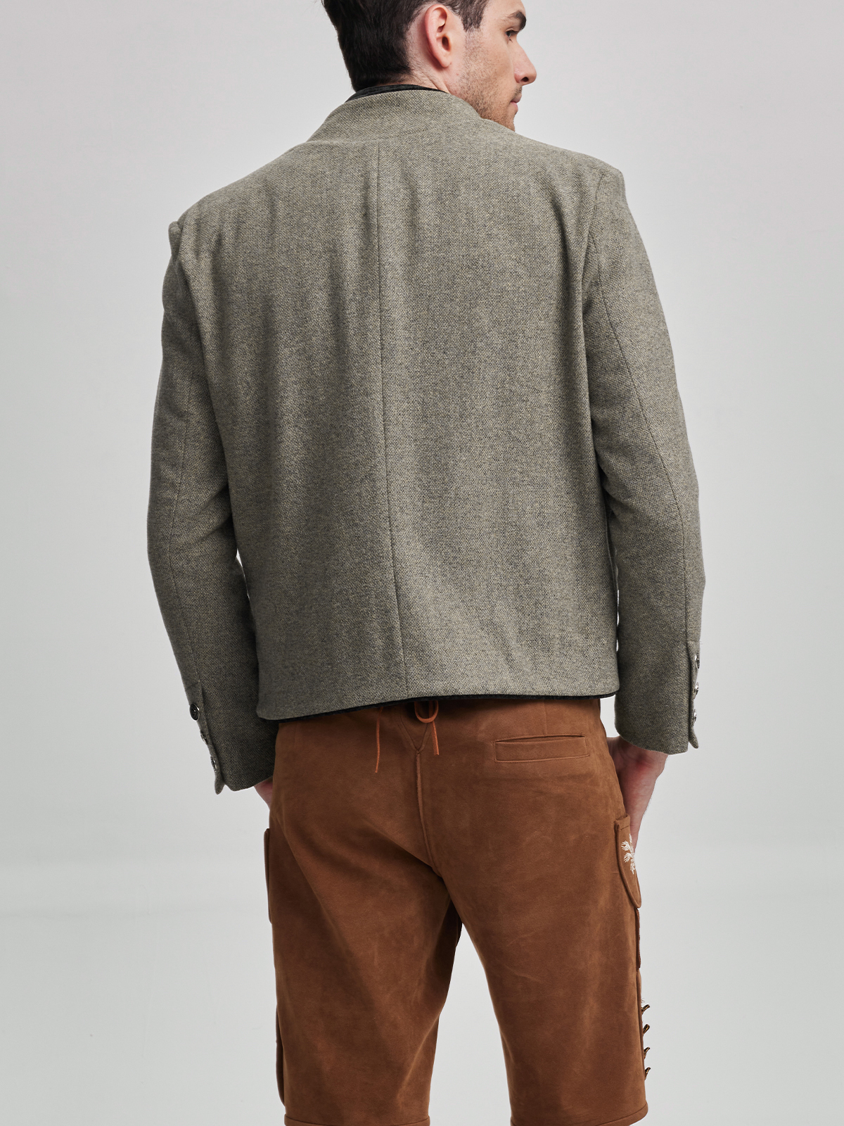 Modernes Dirndl mit pinken Akzenten