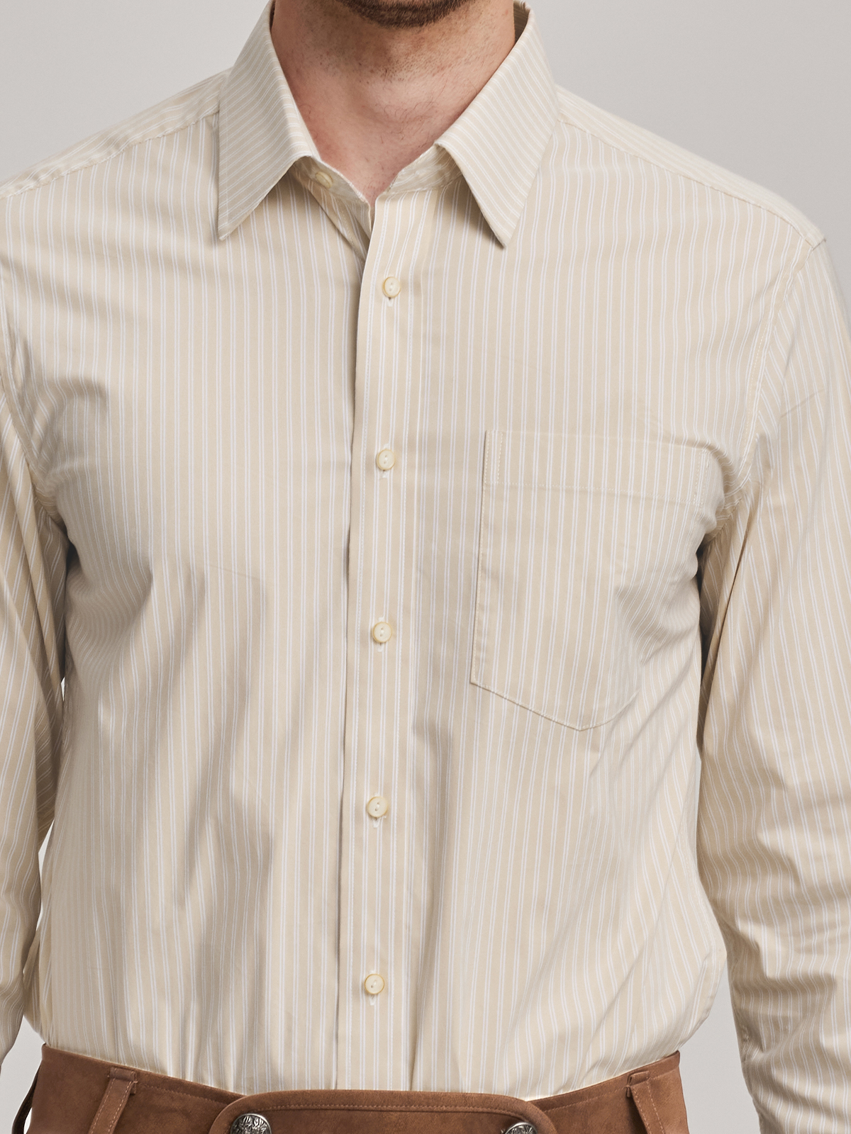 Modernes Dirndl in Gelb