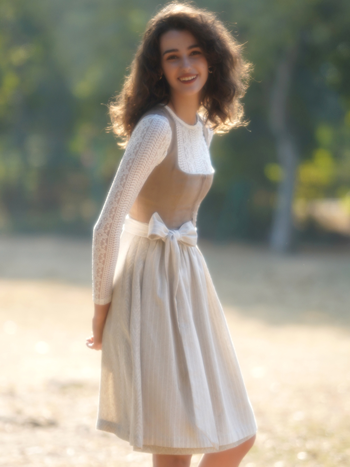 Dirndl mit samtigem Oberteil in Braun