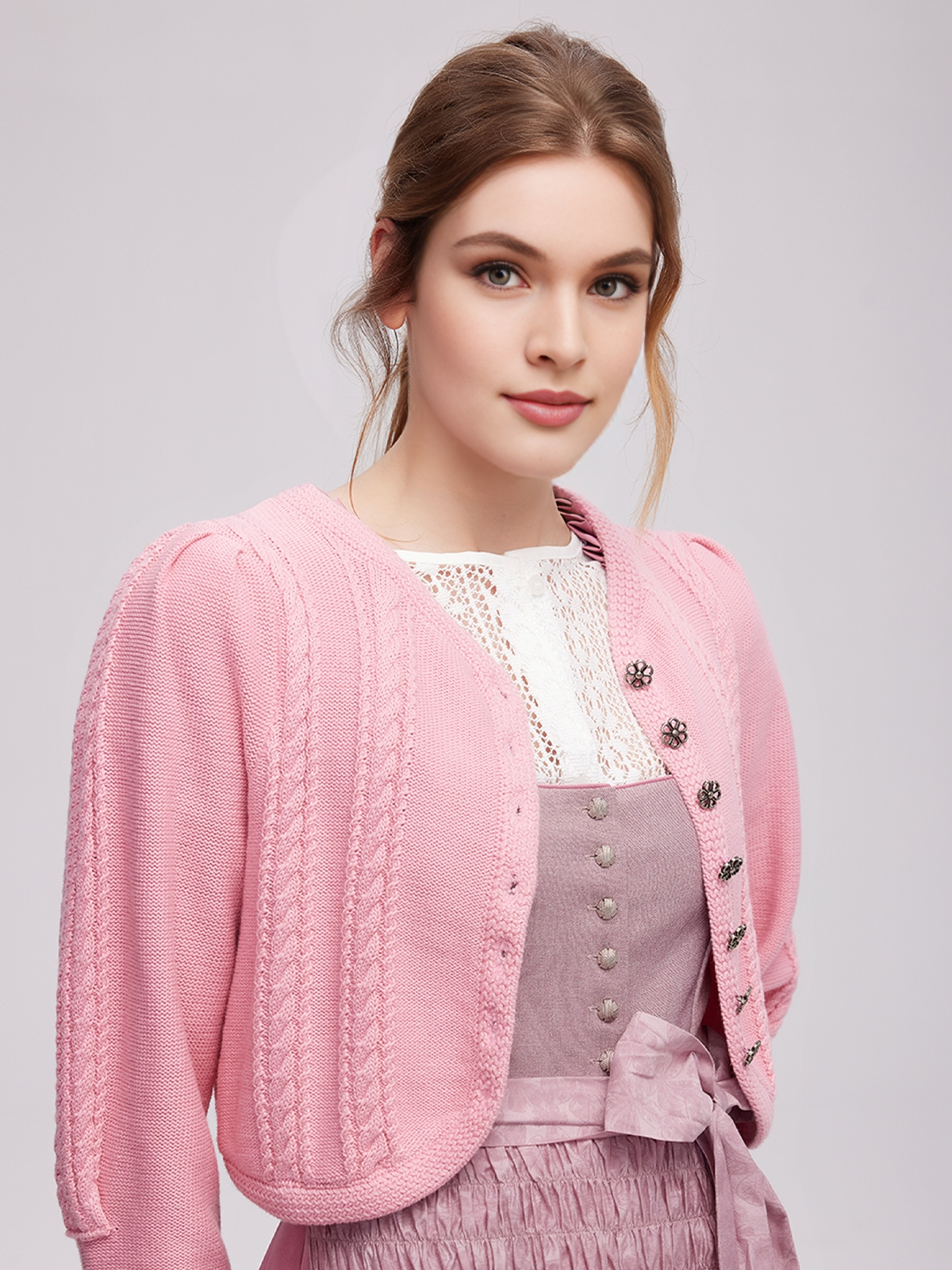 Modernes graues Dirndl mit urbanem Stil