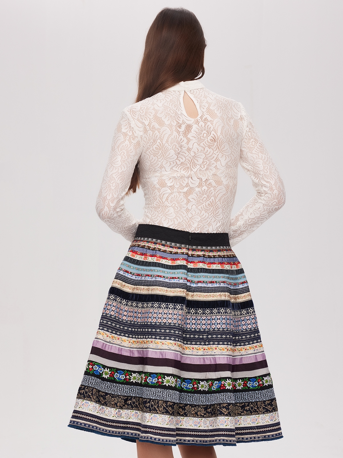 Braune Dirndl mit modernem Schnitt