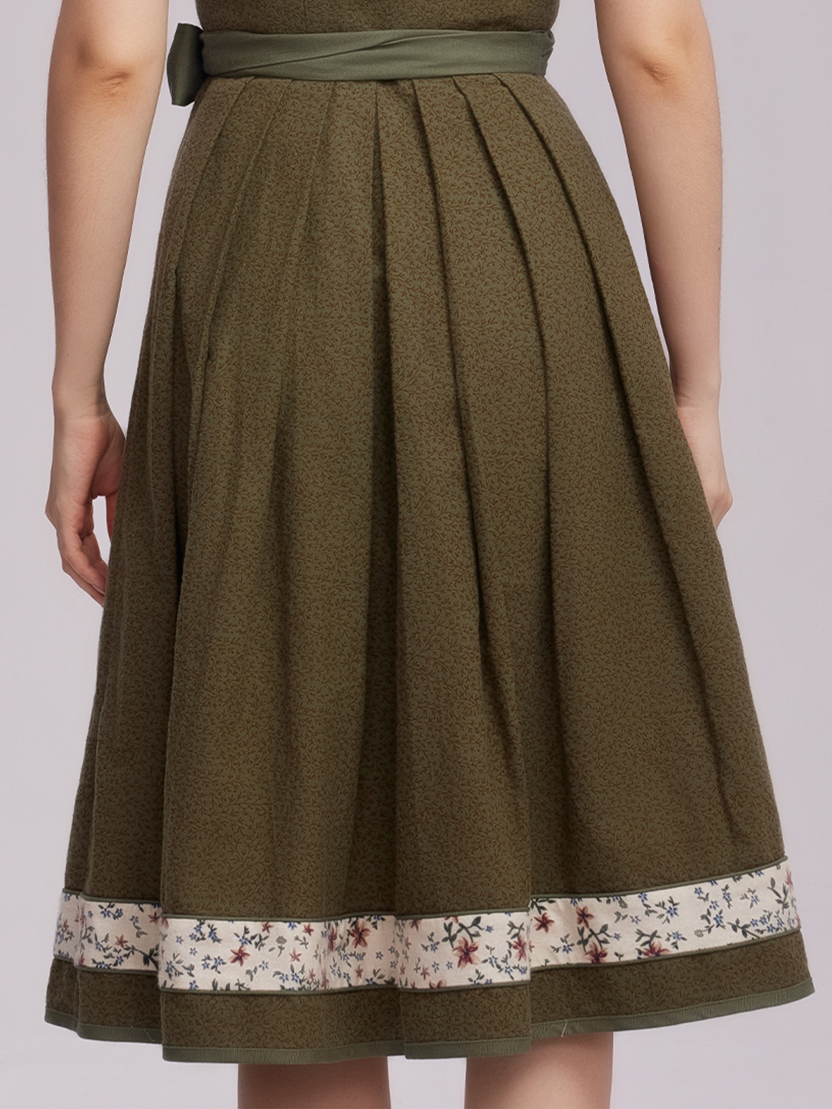 Dirndl in Grün mit Hakenverschluss