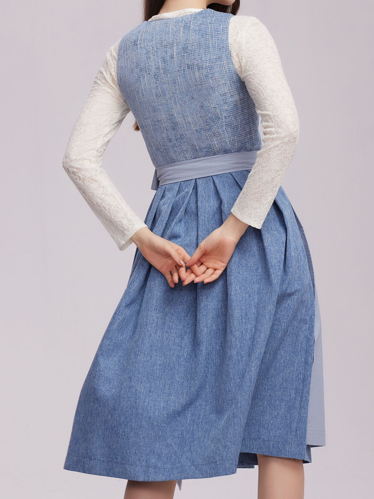 Hochgeschlossene Dirndlbluse in Blau